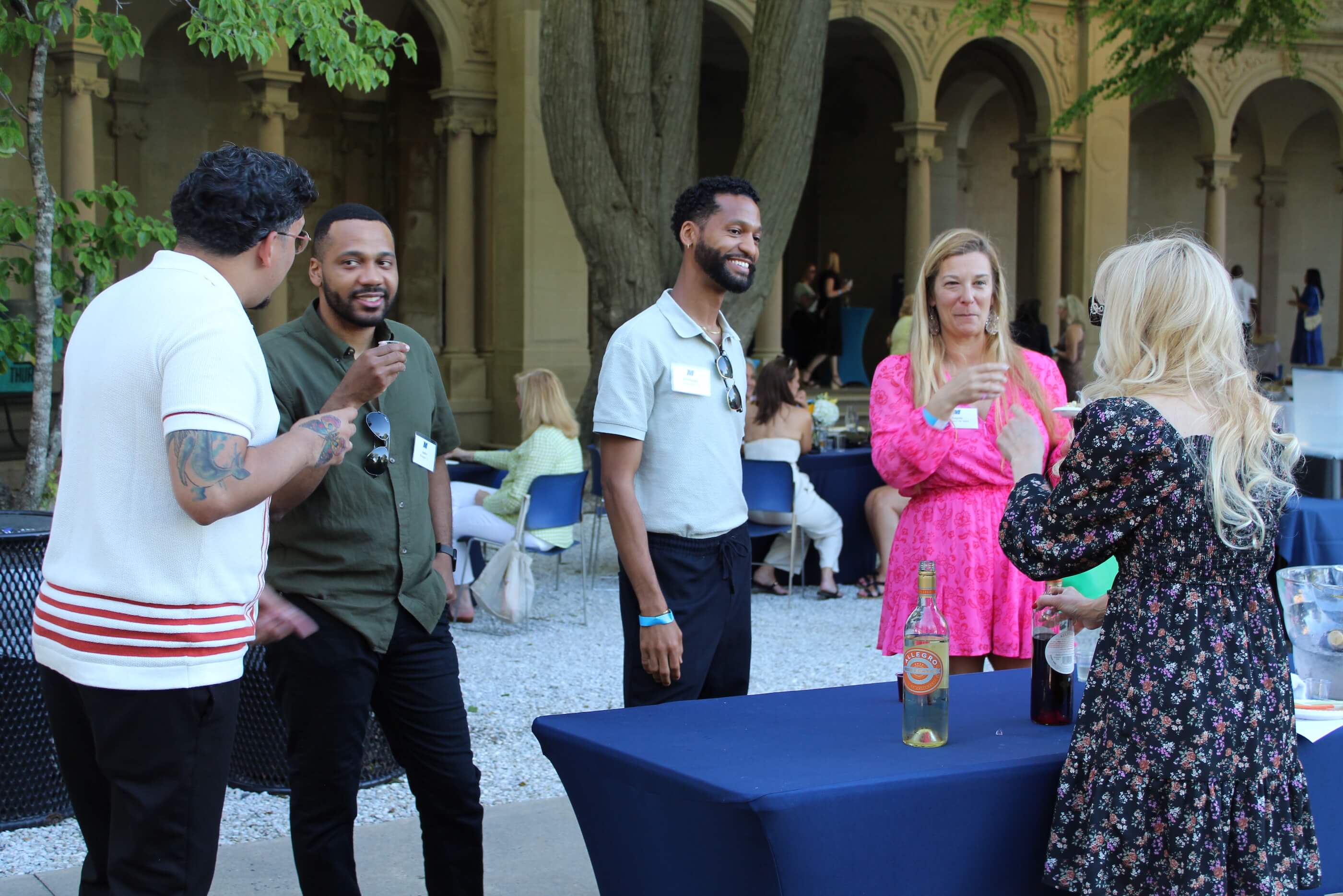 Five people talking to each other during Wine vs Stein in Erlanger Gardens