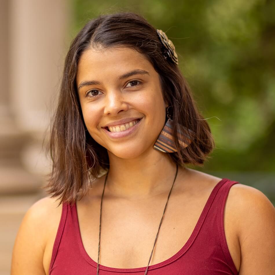 Headshot of Debora Machado Nunes