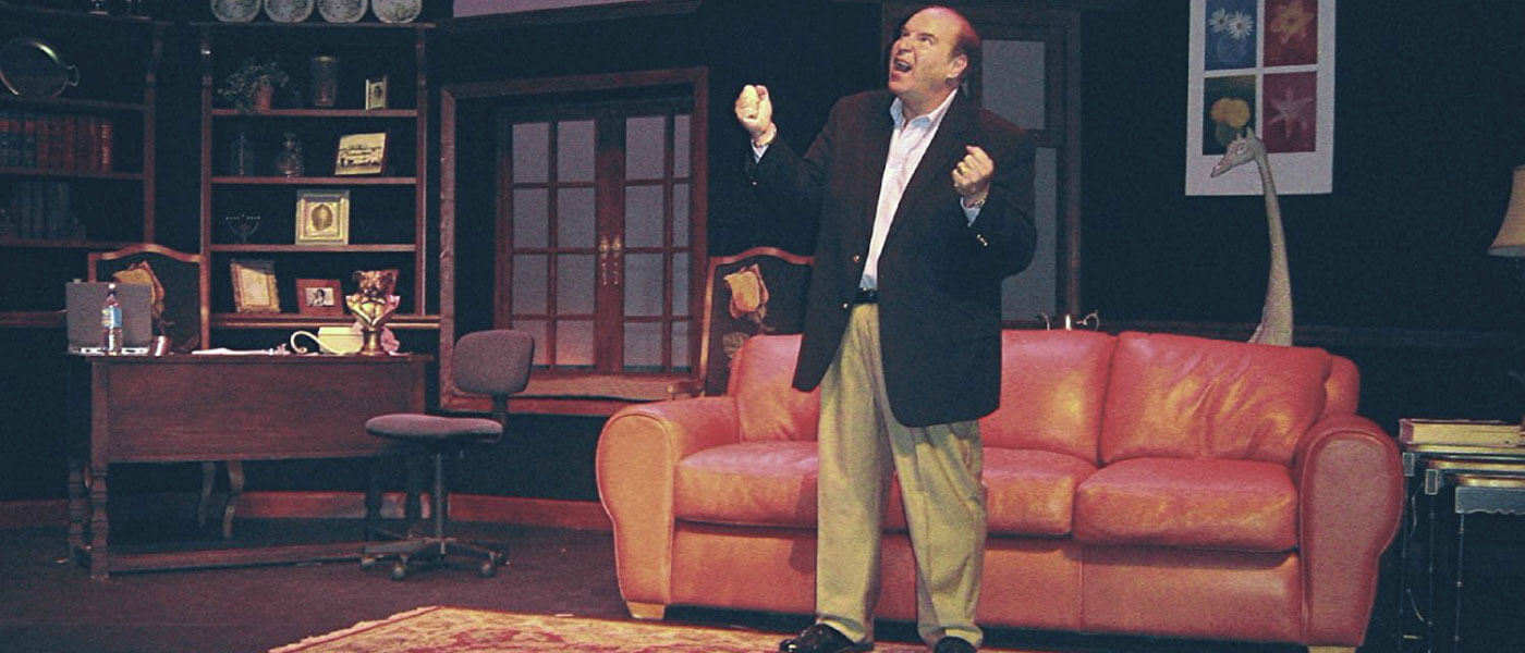 Photo of Steve Solomon performing a scene from the Broadway show My Mother’s Italian, My Father’s Jewish & I’m in Therapy
