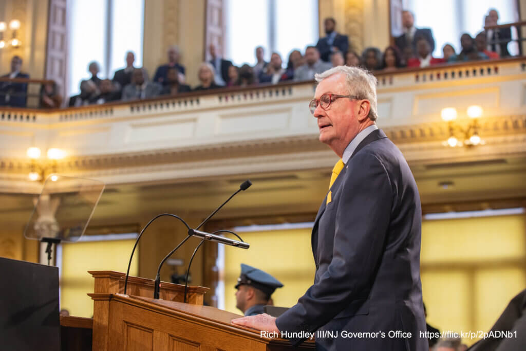 Image of Governor Murphy giving budget address.